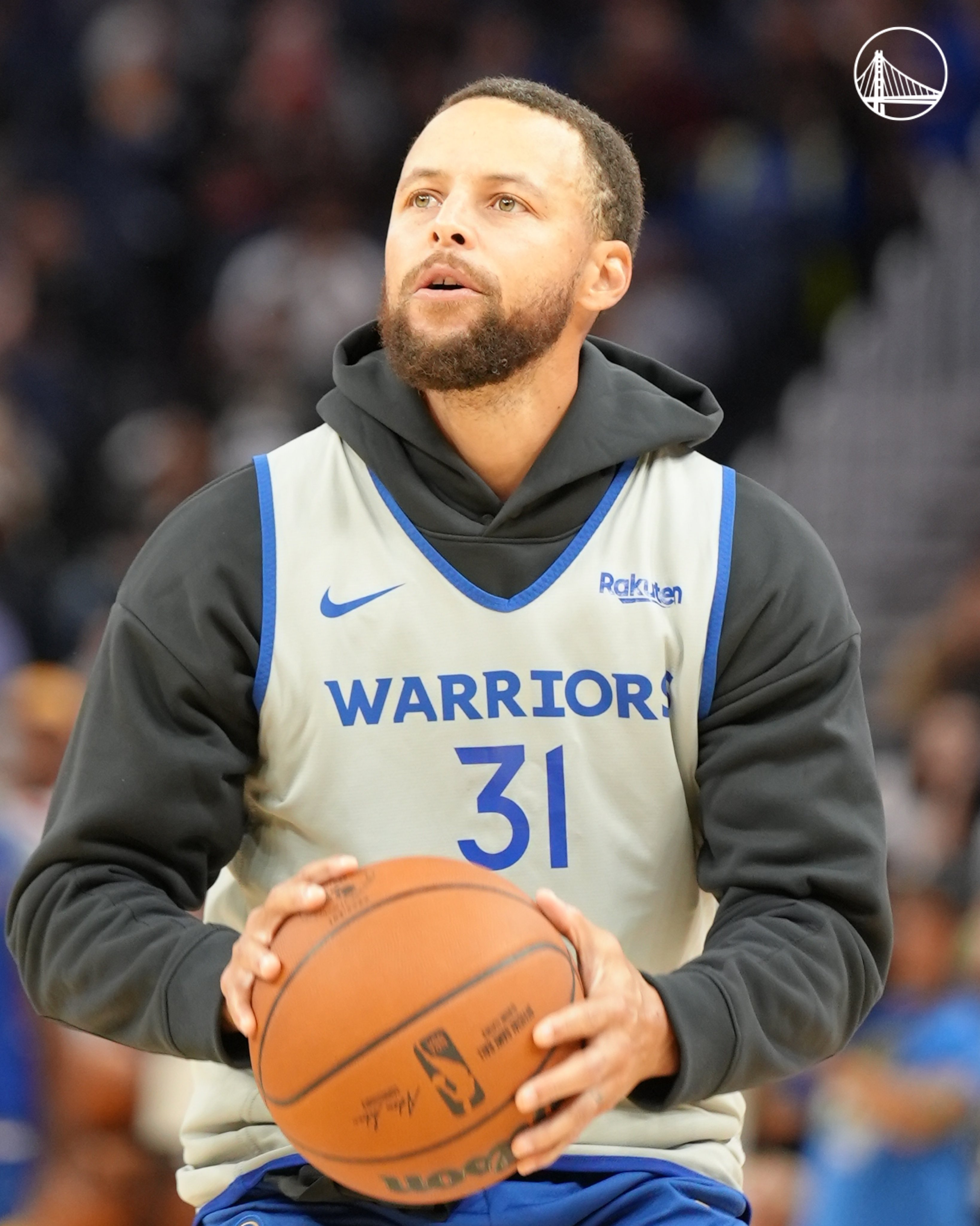 开云注册平台-兄弟篮球!勇士官方晒出库里兄弟互换球衣的训练照:30和31