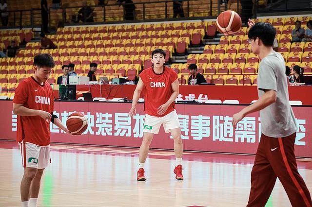 开云注册平台-中国男篮热身赛险胜，王俊杰两双数据表现抢眼